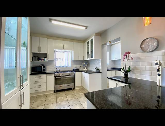 3 BEDROOM HOUSE FOR SALE IN DWARSKERSBOS